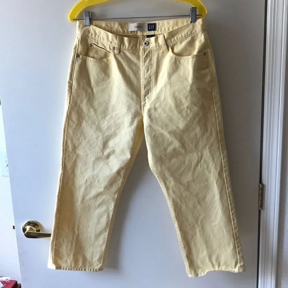 GAP Capri size 10 yellow gently used